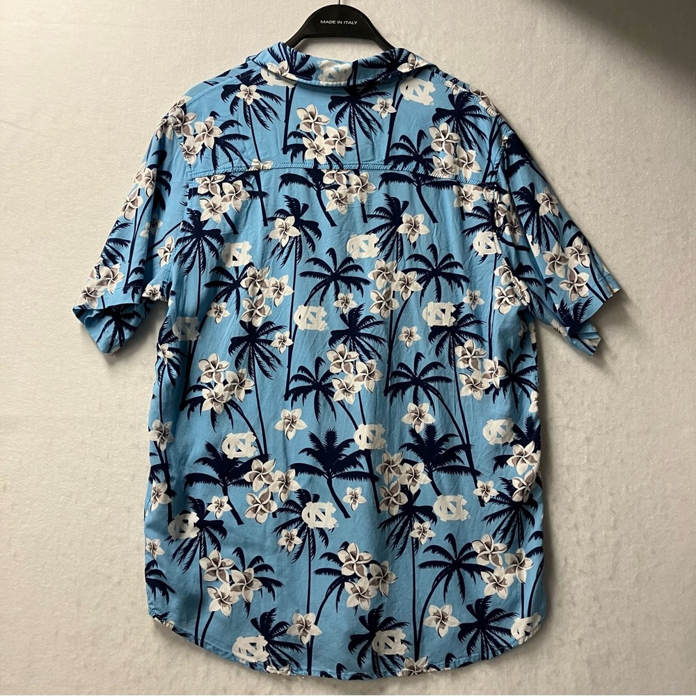 North Carolina UNC Tar Heels Blue Hawaiian Camp Button Shirt Men’s Size Medium - Picture 3 of 5